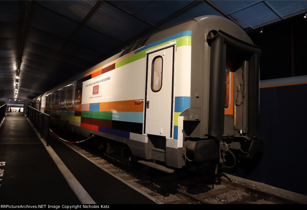 SNCF Special AudioVisual (SAV) 80 87 97 92 614-0, (formerly 61 87 89 90 067-2)